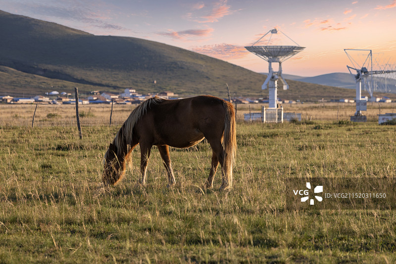 内蒙古自治区锡林郭勒盟正镶白旗国家天文台明安图观测站秋季牧场户外风光图片素材