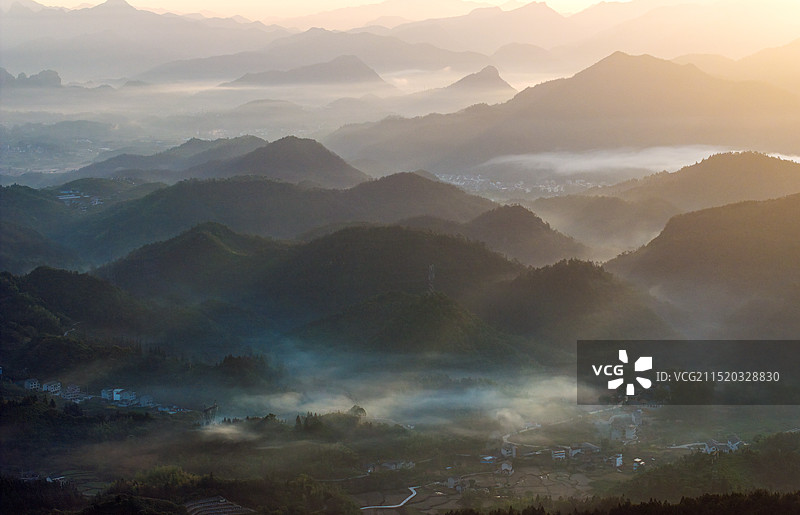 浙江省丽水市莲都区东西岩景区松阳麒上云海图片素材