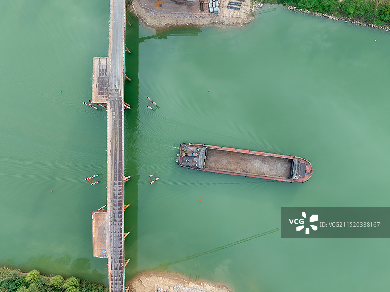 正上方视角周口沙河平漯周高速铁路桥建设施工工地图片素材