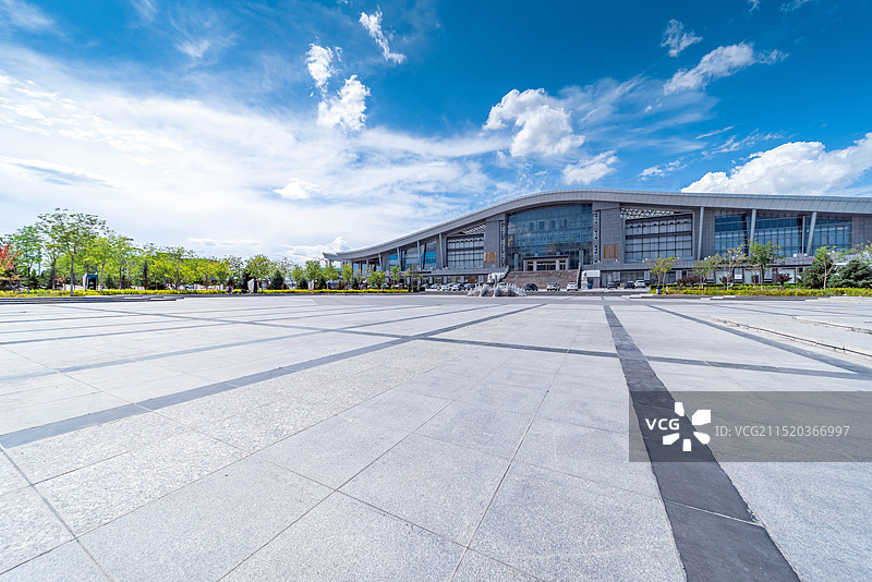 新疆霍尔果斯市地标中哈合作中心国门景区图片素材