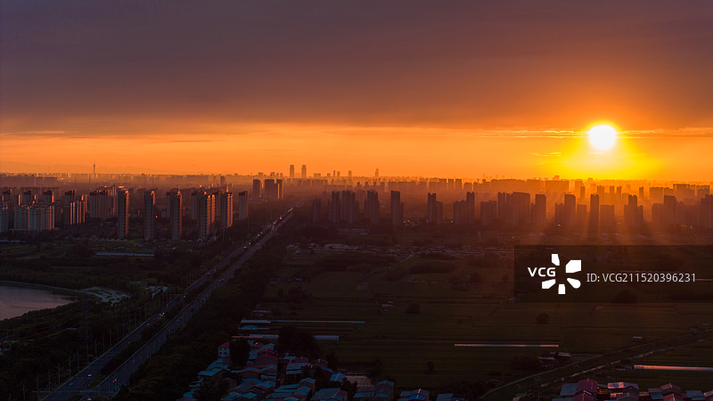 郑州远观绿地双子塔大玉米福塔同框图片素材