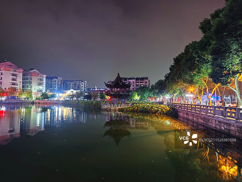 秋夜荷塘洗心亭图片素材