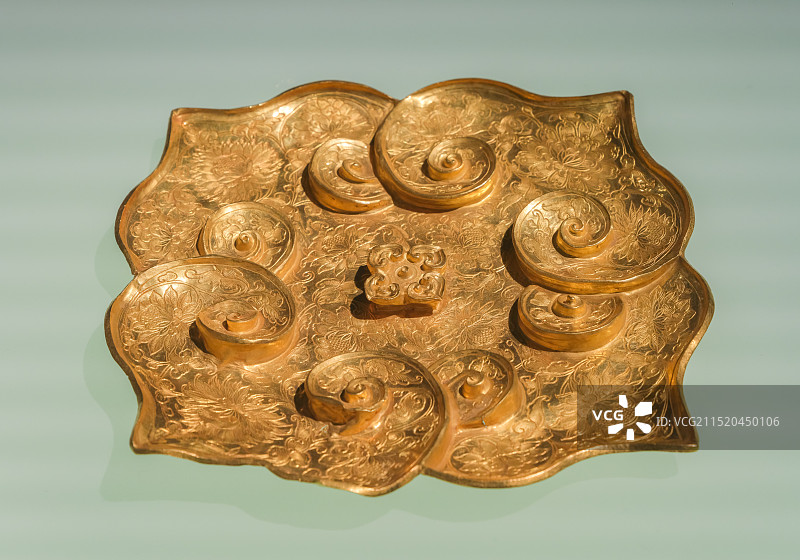 如意云纹金盘 元 苏州市吴中区吕师孟墓出土 扬州出土 南京博物院历史馆藏图片素材