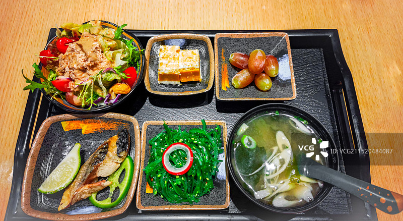日料定食套餐拼盘图片素材