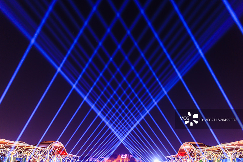 北京奥林匹克公园广场夜晚灯光璀璨图片素材