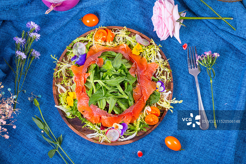 北极贝刺身沙拉图片素材