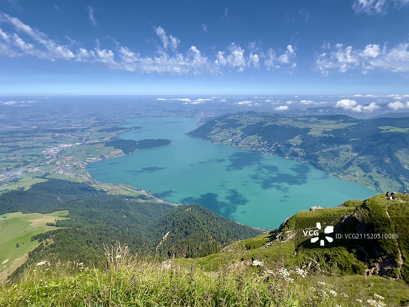 在瑞士瑞吉山山顶俯瞰山下景色图片素材