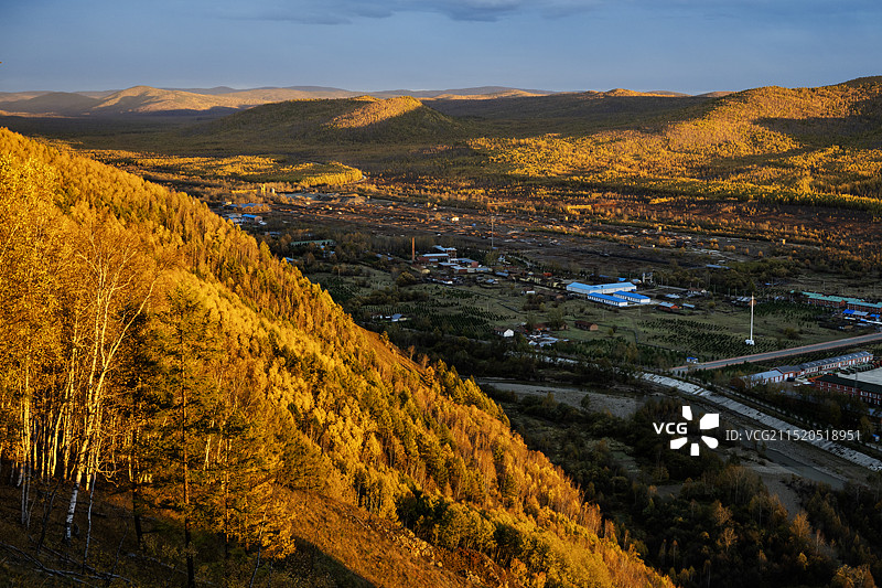 黄昏的林场图片素材