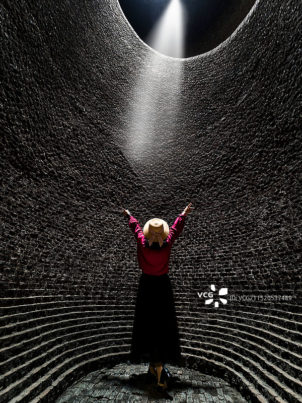 追光女人图片素材