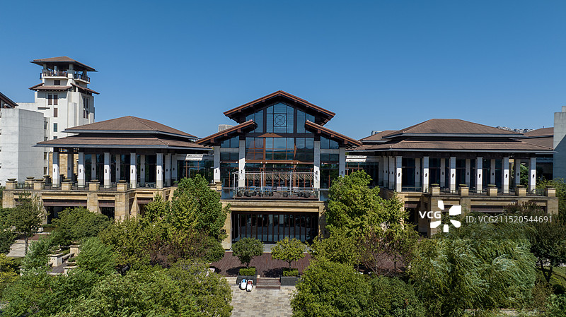 武汉光谷希尔顿酒店大堂蓝天近景图片素材