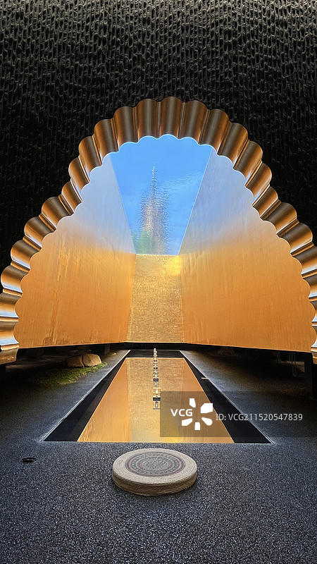 上海龙华寺 龙华广场塔影图片素材