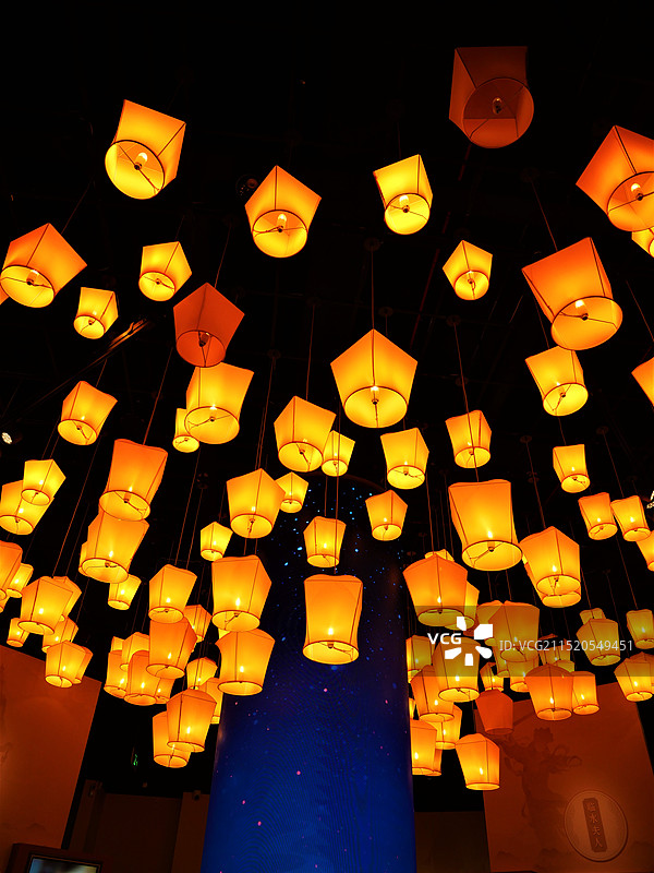 闽台缘博物馆内的孔明灯图片素材