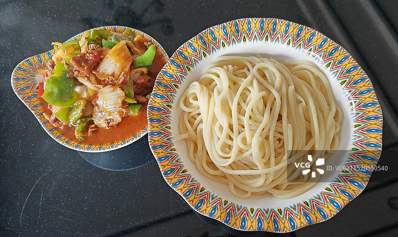 新疆过油肉拌面图片素材