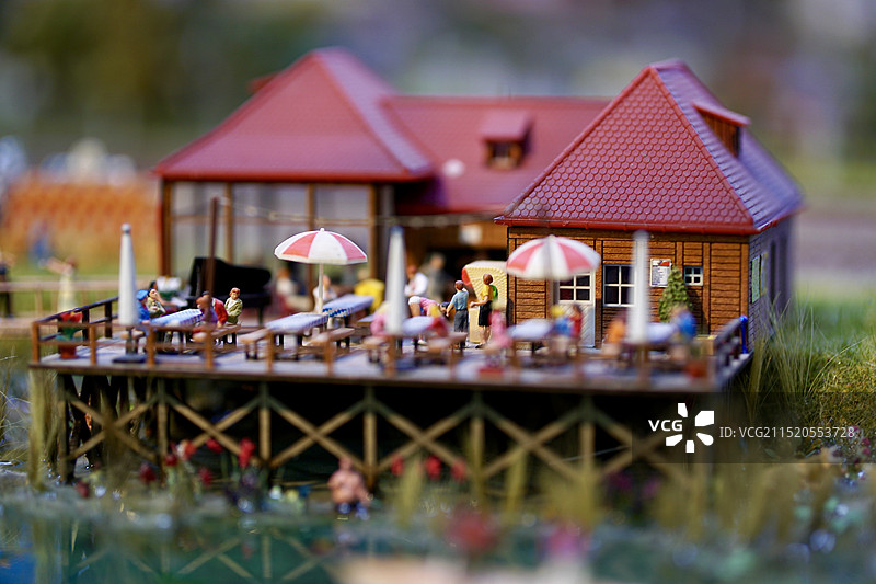 微缩世界下的滨水露台微距摄影图片素材