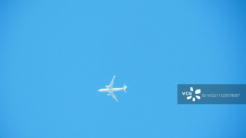 天空中飞机图片素材