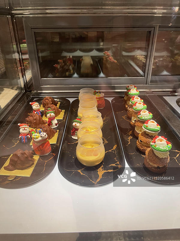 珠海长隆海洋科学酒店自助餐里的美食图片素材