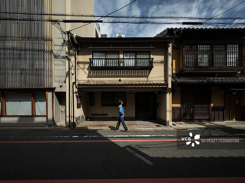漫步在古老的日本街道图片素材