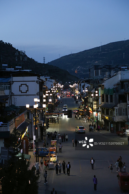 四川阿坝州松潘县城街道夜景图片素材