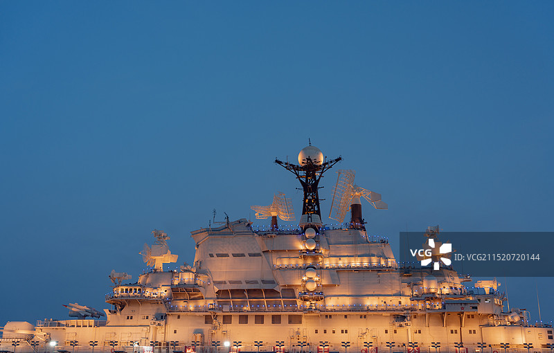 夜幕下的天津航母公园图片素材