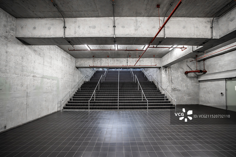 汽车背景图室内停车库地面地砖瓷砖混凝土墙面楼梯阶梯扶手吊顶灯光图片素材