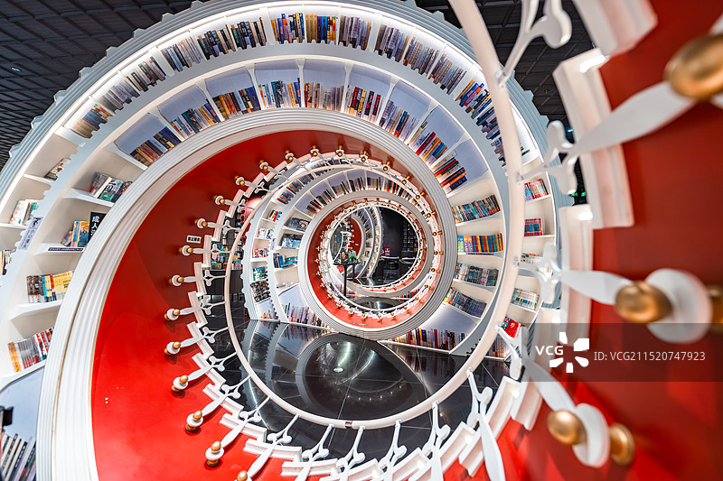 广东深圳欢乐港湾钟书阁旋转书架书海迷宫图片素材