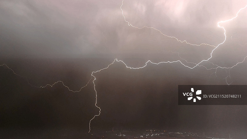 夜空中的闪电图片素材