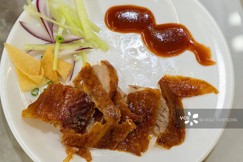 北京烤鸭 片皮鸭精致星级酒店摆盘图片素材