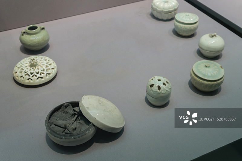 影青瓷熏盖 影青瓷粉盒、香薰一组 宋 南京博物院历史馆藏图片素材