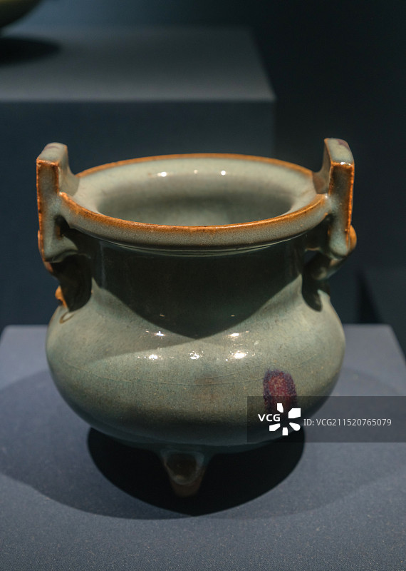 天青釉加紫立耳炉 元 南京博物院历史馆藏图片素材