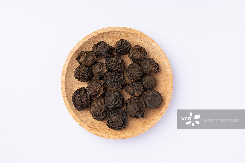 大果乌梅中药材，传统烟熏大乌梅干中草药，酸梅汤原料，泡水养生茶中药静物特写图片素材