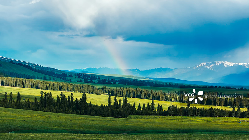 草原雪山彩虹风景图片素材