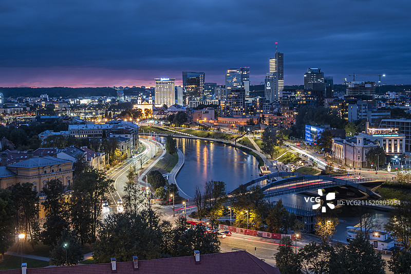 维尔纽斯现代化街区夜景图片素材