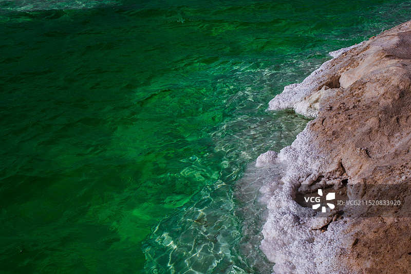 绿白相间-青海茫崖翡翠湖图片素材