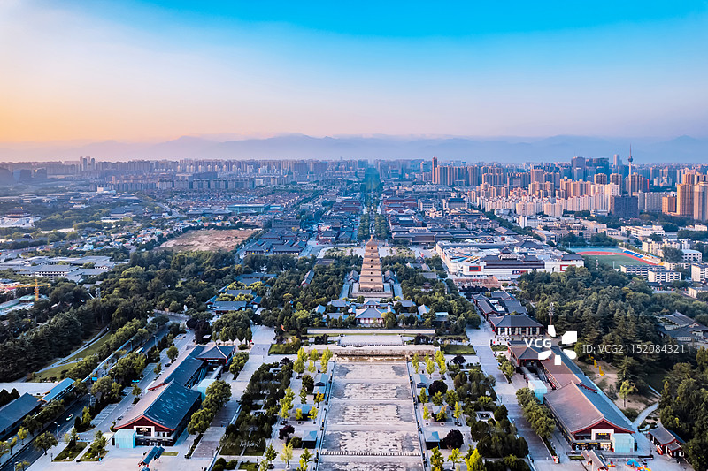 中国陕西西安大雁塔高视角清晨航拍风光图片素材