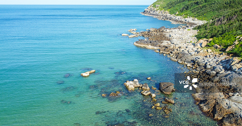 航拍海南文昌小澳湾， 铜鼓岭佛光寺前夏季海景图片素材