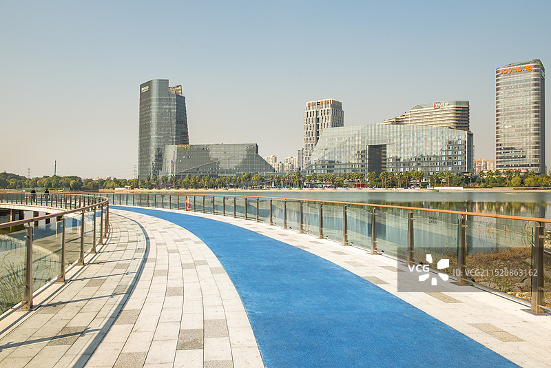 杭州钱塘区金沙湖公园 金沙湖  杭州 杭州旅游 湖岸 居住区图片素材