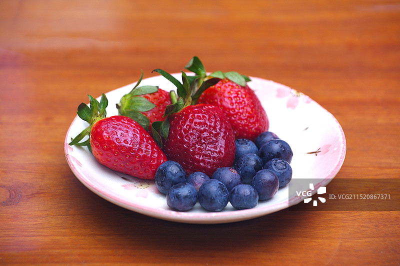 草莓和蓝莓图片素材