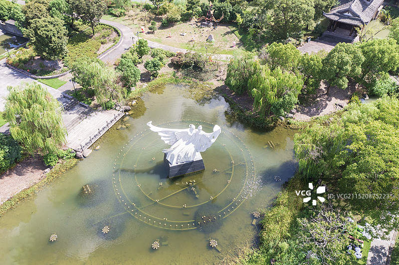 宁波梁祝公园梁山伯与祝英台雕塑图片素材