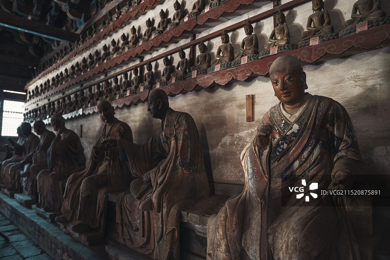 山东济南灵岩寺千佛殿罗汉塑像图片素材