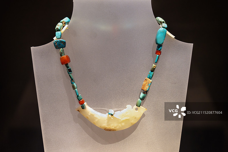 山西省考古研究院（山西考古博物馆）藏  西周 玉鱼连珠串饰 曲沃北赵晋侯墓102号墓室出土图片素材