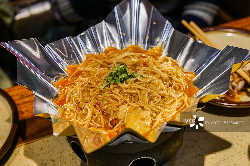 锡纸烤金针菇图片素材