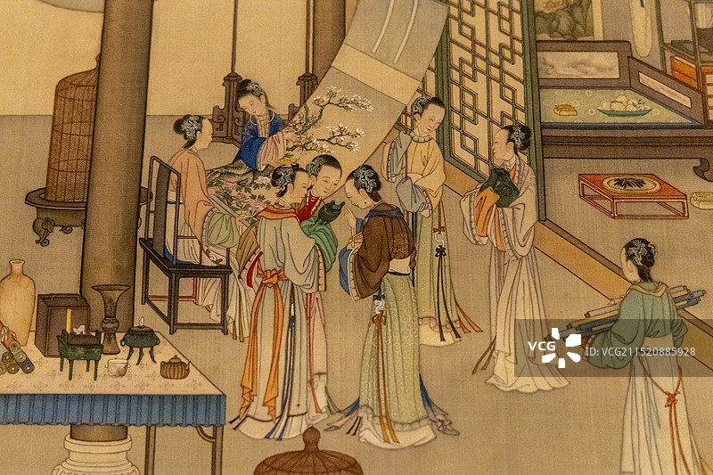 北京“故宫博物院藏历代人物画特展”：清 陈枚 月曼清游图册（绢本，设色；图册描绘仕女12个月的生活）图片素材