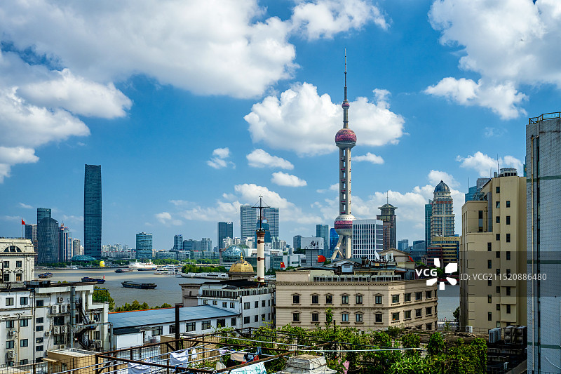 金陵大楼天台看到的陆家嘴图片素材