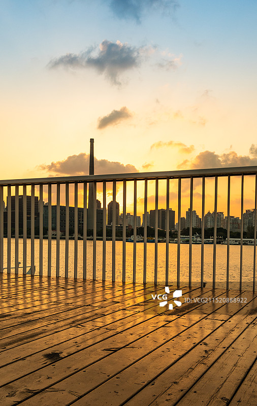 夕阳下的上海城市黄浦江滨江景观图片素材