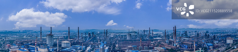 蓝天白云下的柳州钢铁厂图片素材