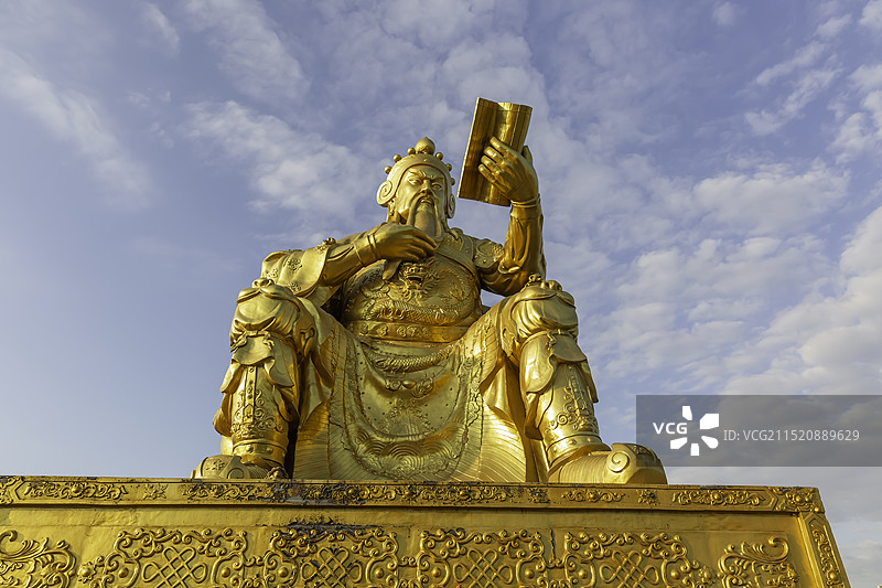 关公读书黄金雕像--河南社旗山陕会馆图片素材
