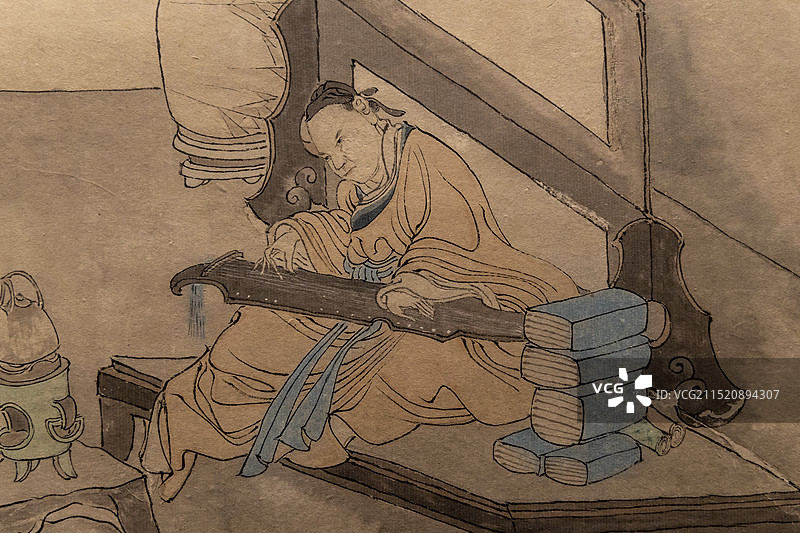 北京“故宫博物院藏历代人物画特展”：清任薰西厢记图册【纸本，设色；图绘莺莺母亲悔婚后，张生弹琴表心意图片素材