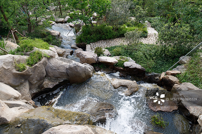 世博文化公园双子山景色，瀑布中心湖，山顶远眺城市景色图片素材