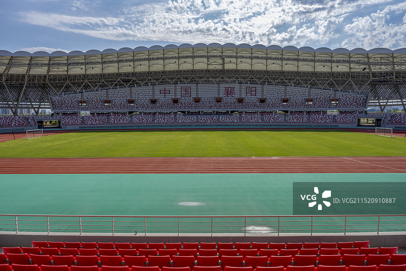 现代体育场馆建筑全景运动场足球场跑道看台图片素材