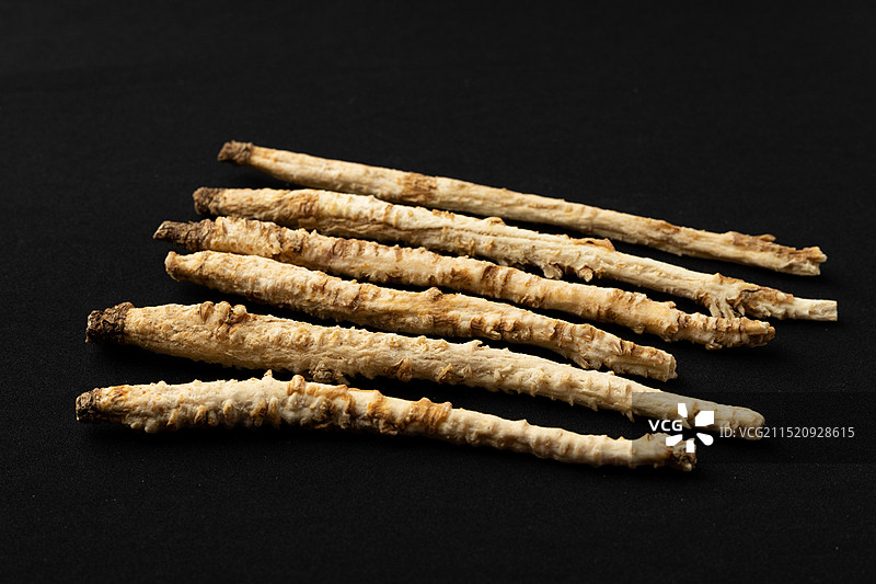 北沙参段中药材，无硫沙参干中草药，泡水养生茶，煲汤滋补煮粥泡酒中药静物特写图片素材